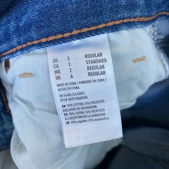 High Waisted American Eagle Mom Jeans - Picture 4 of 4